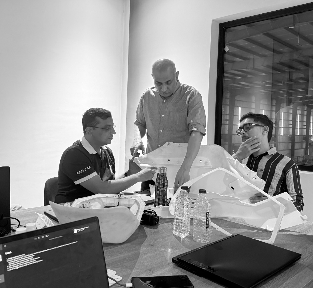 Hongyi JIG team working alongside client engineers