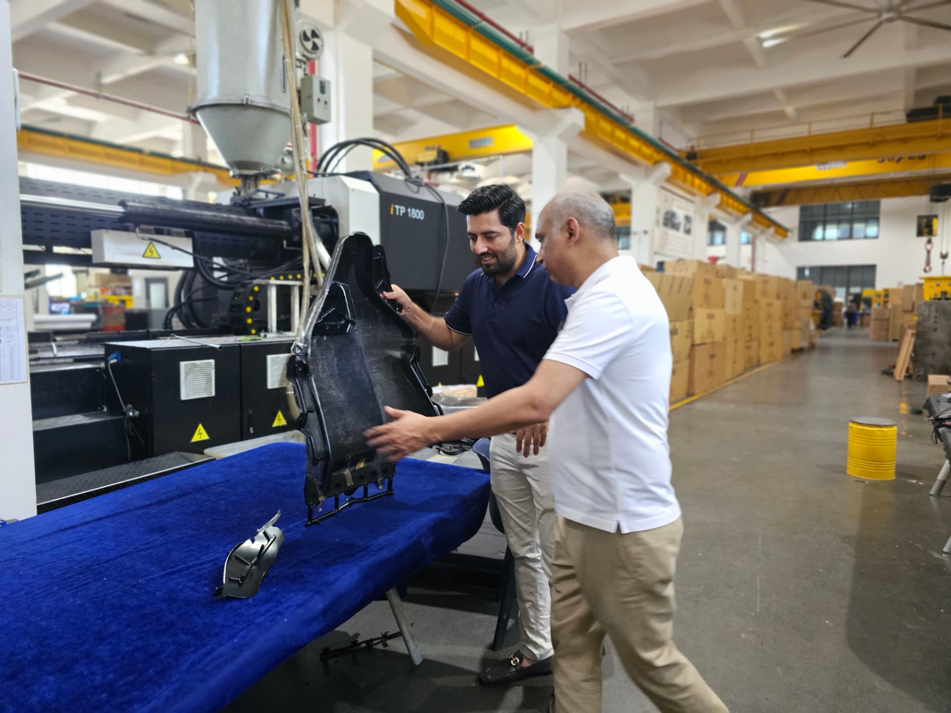 Moulded structural part reviewed at the injection moulding machine